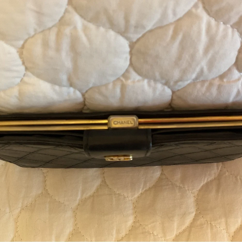 Chanel Vintage Caviar French Kisslock Wallet Diamond Stitch Leather